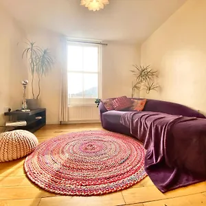 https://aaron-apartments.cambridgehotelsuk.com